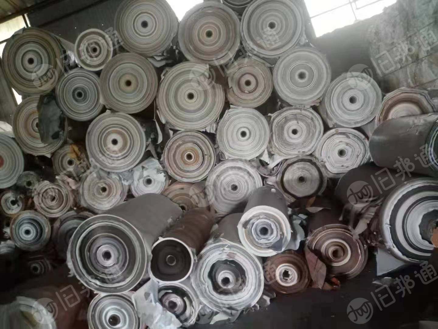 长期出售家具木纹纸,卷筒料、打包料,月供600吨,山东临沂、四川成都两库有货。