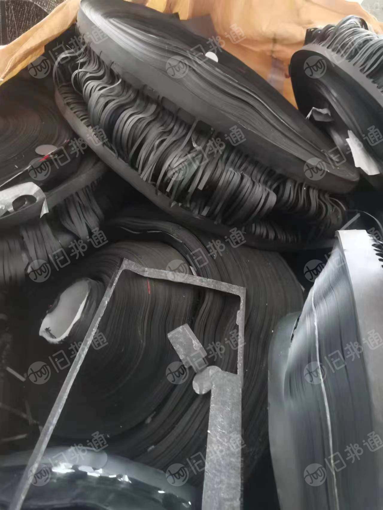 出售PC载带,黑色带胶水的,成卷量大
