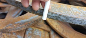 出售马蹄铁,厚度2.5公分居多,也有其他厚度,有300吨货,江苏盐城提货!
