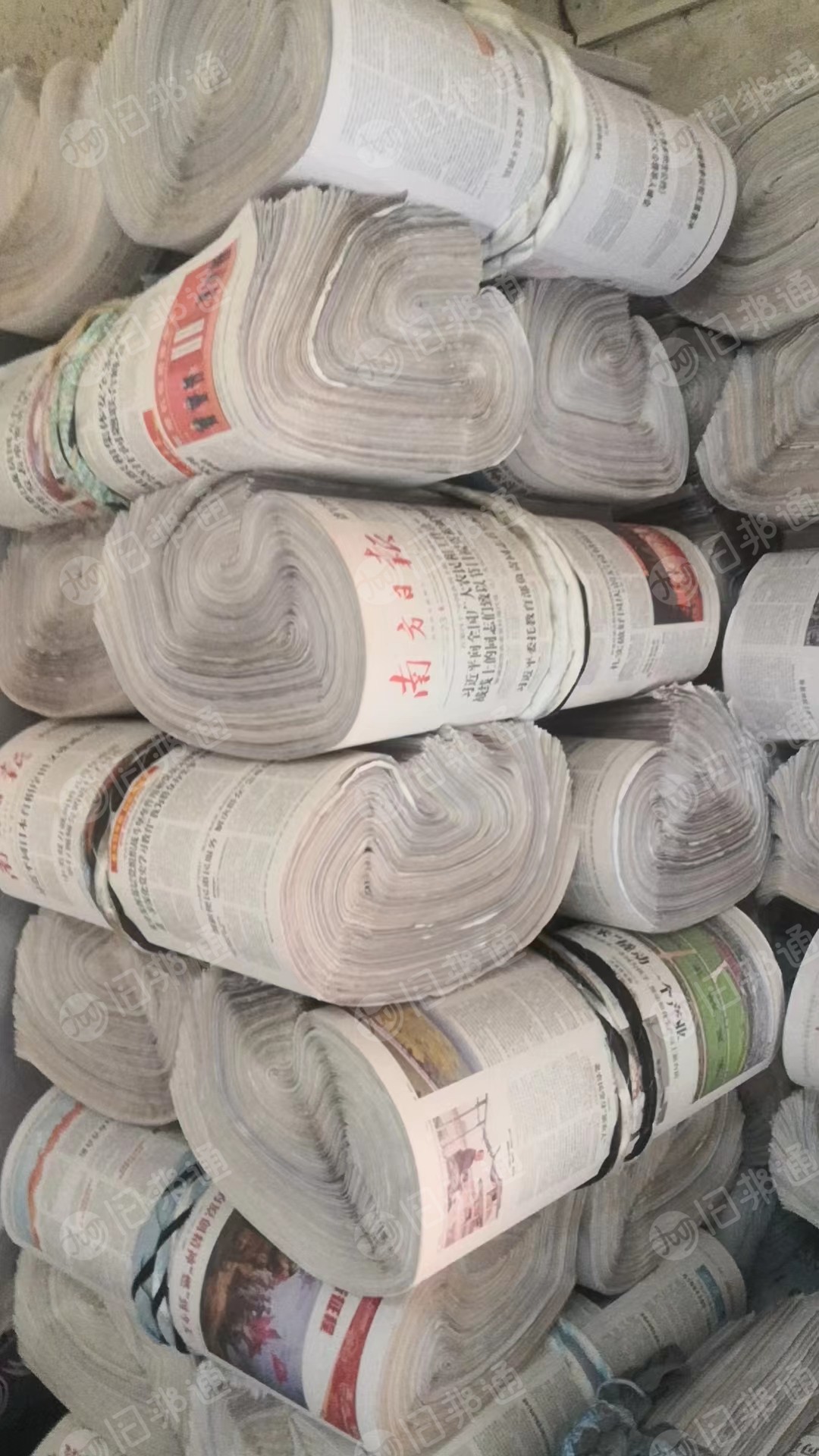常年供应二手报纸，摊开打捆，每个月100吨
