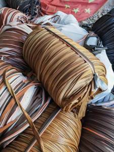 常年大量供应PVC人造革毛料，夹网布，现货现出