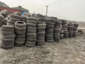 大量回收各种废旧轮胎，大小钢丝胎，线胎，电摩胎，铲车胎，各种橡胶制品