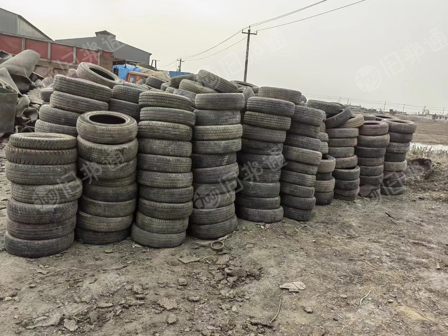 大量回收各种废旧轮胎,大小钢丝胎,线胎,电摩胎,铲车胎,各种橡胶制品