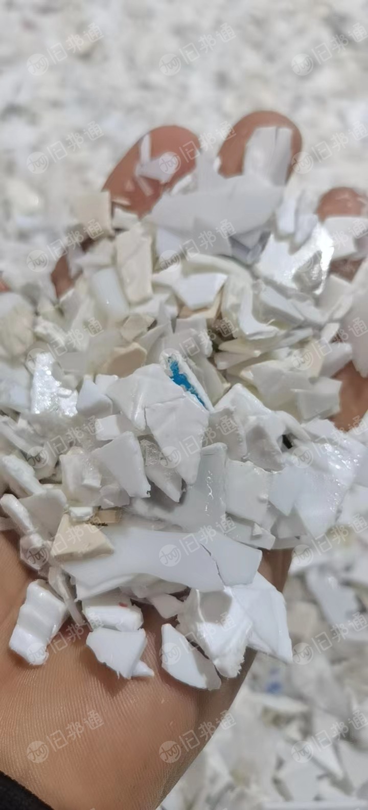 长期出售涂料桶破碎料,工程丙破碎料