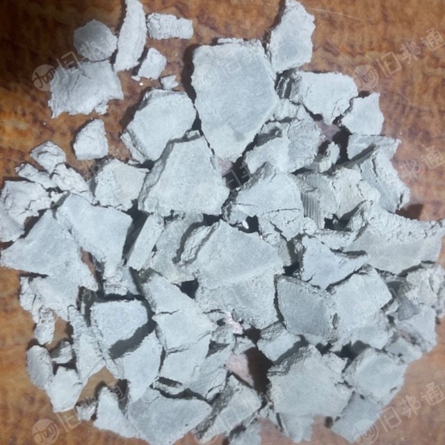 长期大量出售pvc白色墙纸料,pvc冰箱条破碎料,pvc地板革边角料,压片料,pvc颗粒等