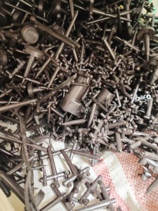 出售PBT水口料，支架料，现货12吨