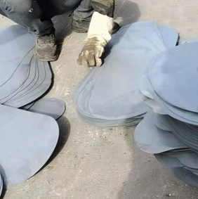 供应汽车厂开卷、冲压边角余料，月供300吨左右