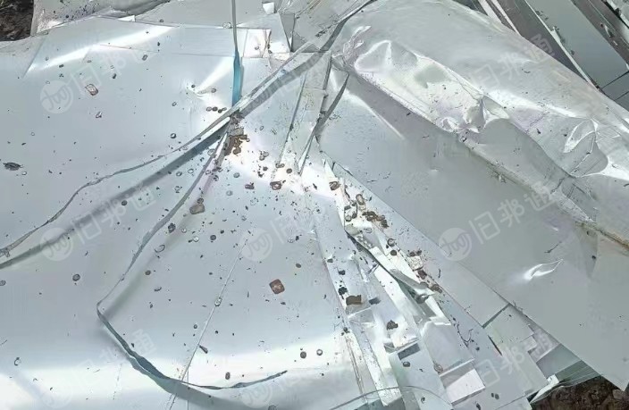 出售彩涂板0.5-0.6厚度,利用料厚度1.8×279宽度,材质780硬度,出售天窗料,粉板厚度0.7,能拉伸