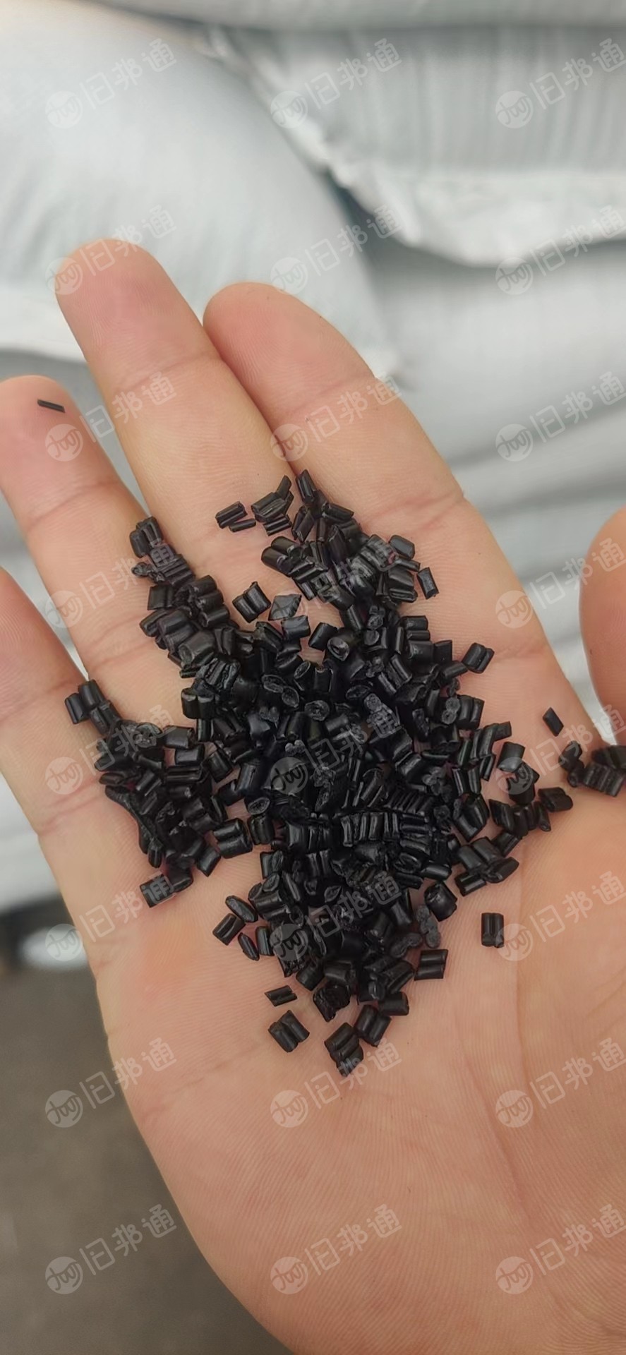 出售一批黑色PP颗粒,太空袋颗粒,现货300吨