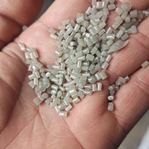 常年生产一级、二级、三级PE高压颗粒，杂膜颗粒