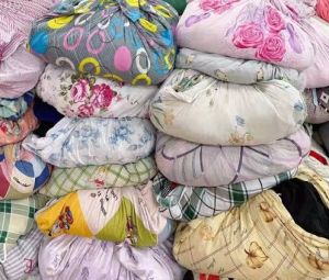 大量出售优质夏装、冬装,大白、二白、B货、毛衣、鞋子、羽绒服等分拣货