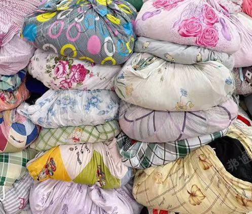 大量出售优质夏装、冬装,大白、二白、B货、毛衣、鞋子、羽绒服等分拣货