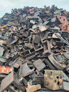 常年大量供应机械小炉生铁块