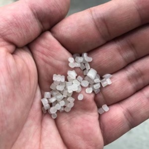 厂家直销各种高压PE颗粒，特白大白二白中料