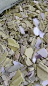 长期出售黄发泡板破碎料，护墙板破碎料