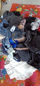 工厂长期供应分拣好的夏装冬装羊毛衫羽绒服擦机布产品，月需量500吨以上