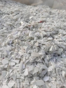 出售涂料桶破碎料，无字和有字白桶都有