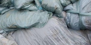 常年出售大棚膜废料，打包