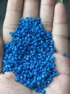 出售蓝色、绿色PE颗粒，高压颗粒，注塑好用