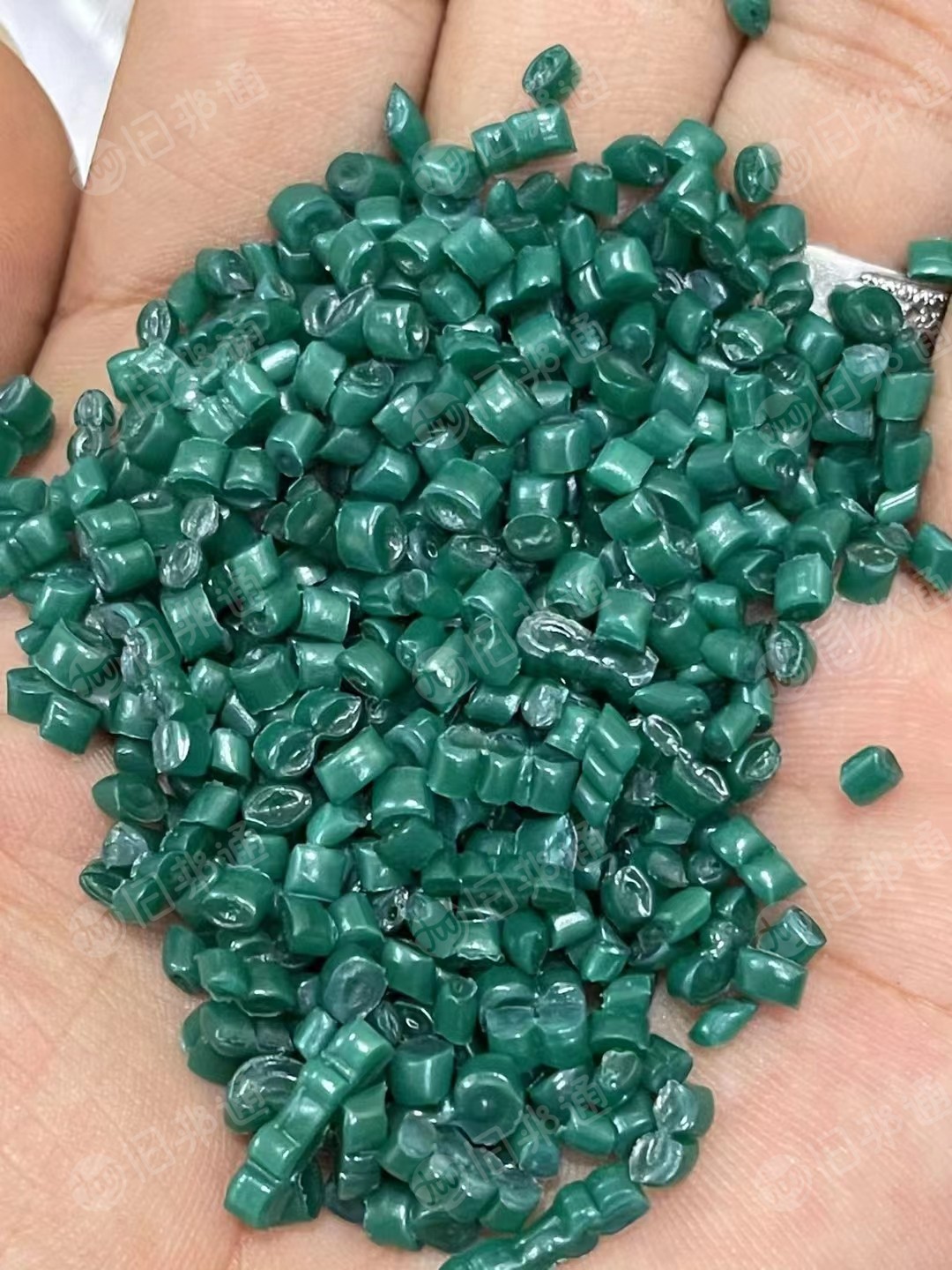 出售蓝色、绿色PE颗粒,高压颗粒,注塑好用