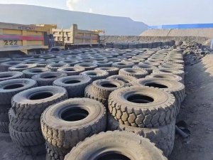 常年出售钢丝胎，轿车胎，橡胶轮胎