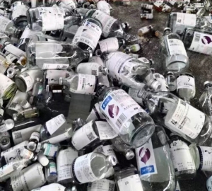 济南高价回收盐水瓶，玻璃瓶盐水瓶