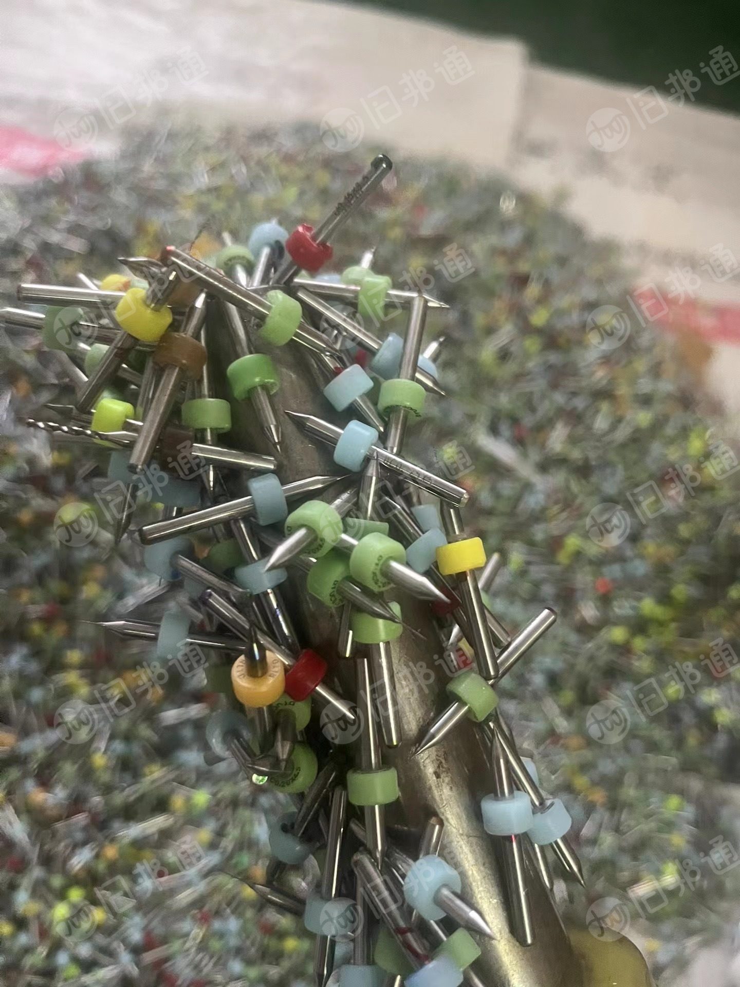 高价收购线路板厂下来的废旧PCB钻头,钻咀,钨钢铣刀,白铁钻头,锣刀等
