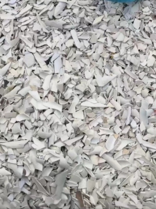 出售PVC大小管破碎料，小管占比7成左右，另出售塑钢破碎料