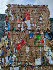 出售打包好的黄纸、花纸，小区收的货居多，每个月300吨，货在上海