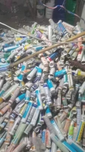 长期出售玻璃胶桶废料