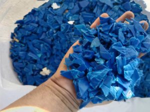 常年出售小蓝桶破碎料，现货十几吨