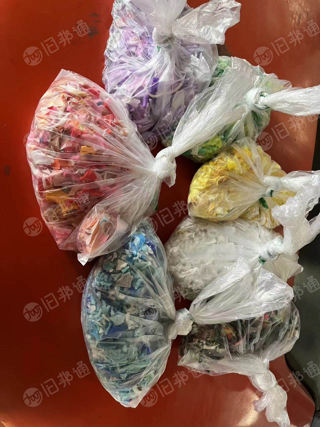 出售各种软质pvc破碎料:玩具料,跳跳马,皮球料,游泳圈边角料,汽车内饰料(海绵革、人造革、发泡料、全塑小发泡),手套料等破碎料
