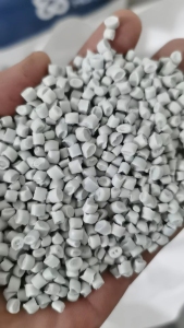 出售PP涂料桶破碎料，乳白PP工程丙颗粒，现货20吨