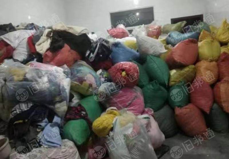 长期供应浅三色涤棉、黑涤棉、白开花料(可做手套纱拖把三纱)、米白TC(米白尼龙)可做十支织布纱, 漂白涤棉布碎,