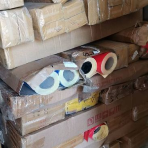 长期收购各种颜色的卷筒不干胶，月需100吨