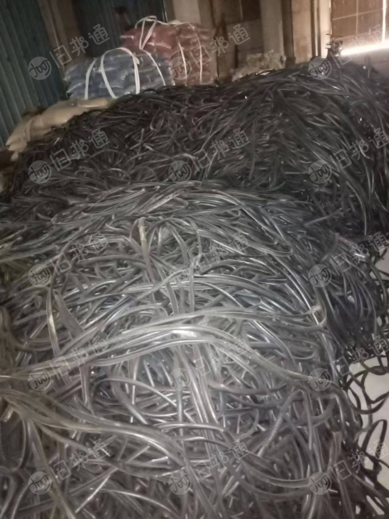 出售PVC电缆皮破碎料,全部都是大皮,黑色居多