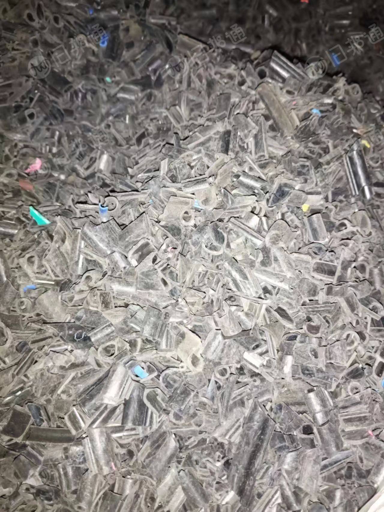 出售PVC电缆皮破碎料,全部都是大皮,黑色居多
