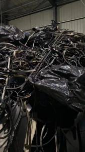 大量回收废橡胶边角料，可做替代燃料，热值高，需求量大