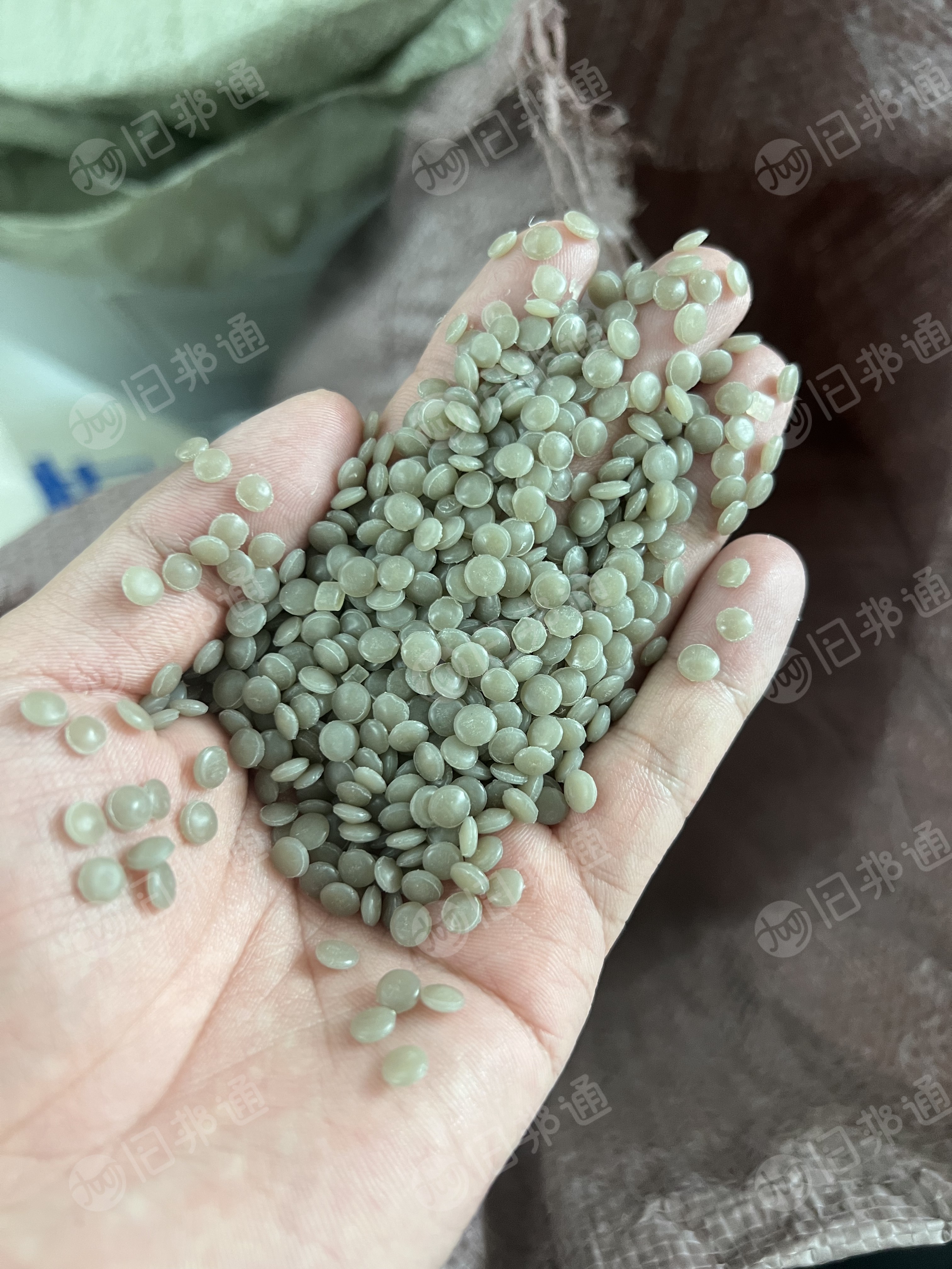 供应欧洲二白高压颗粒 可压板,可发泡 可做藤条有需要的来 价格不贵