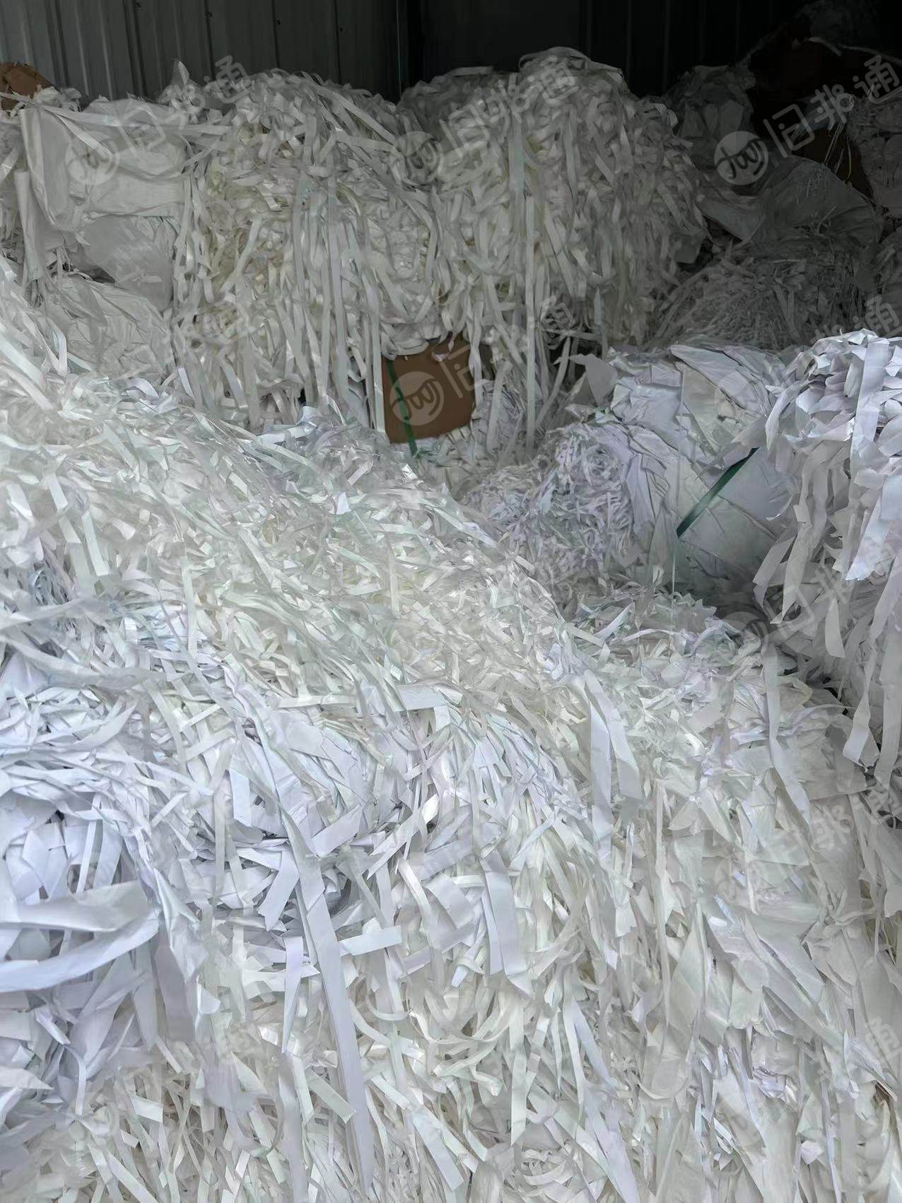 出售不干胶废纸,白色现货30吨左右,银色一个月10多吨