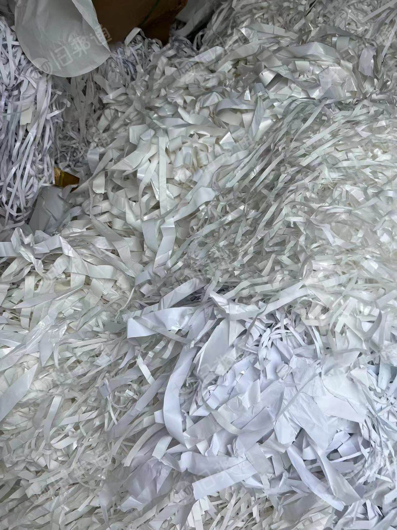 出售不干胶废纸,白色现货30吨左右,银色一个月10多吨