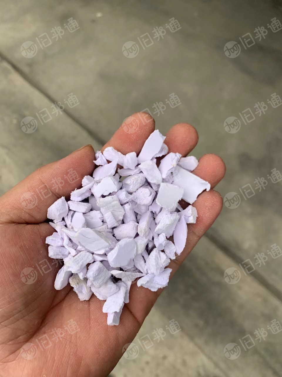 出售纯白PVC发泡破碎料,PVC雪弗板破碎料