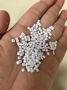 出售白色PC颗粒，冲击65 无黑点，价格便宜