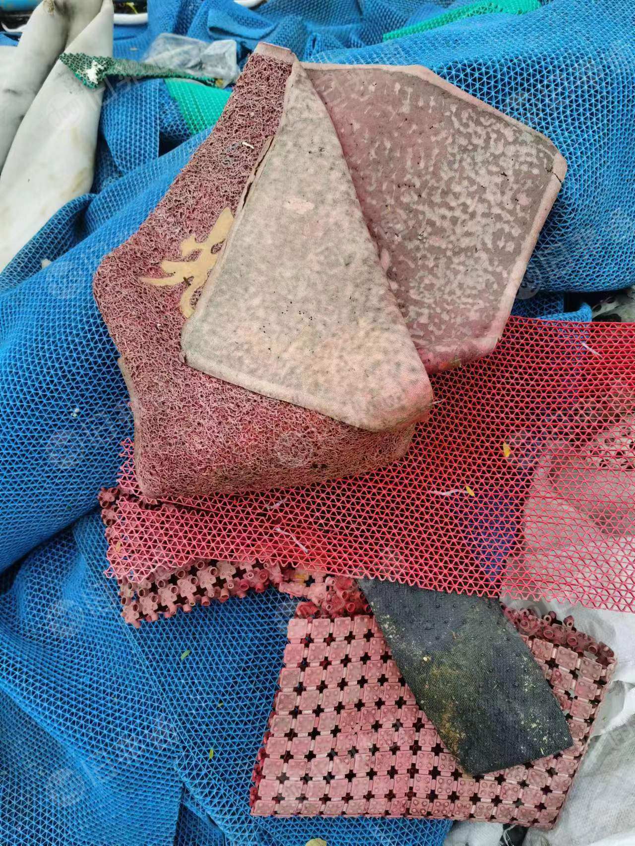 求购各种软质下脚料,PVC地毯下脚料,PVC软管毛料,PVC栅格料等