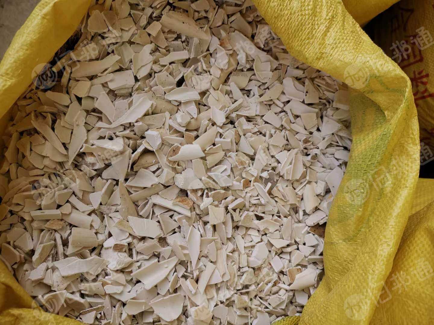 长期出售硬质PVC破碎料,塑钢扣板大小管等破碎料