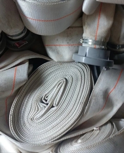 出售废旧消防器材消防水带，消防皮靴，消防安全服等