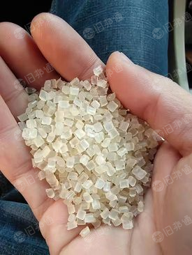大量出售吊瓶颗粒,吊瓶破碎料
