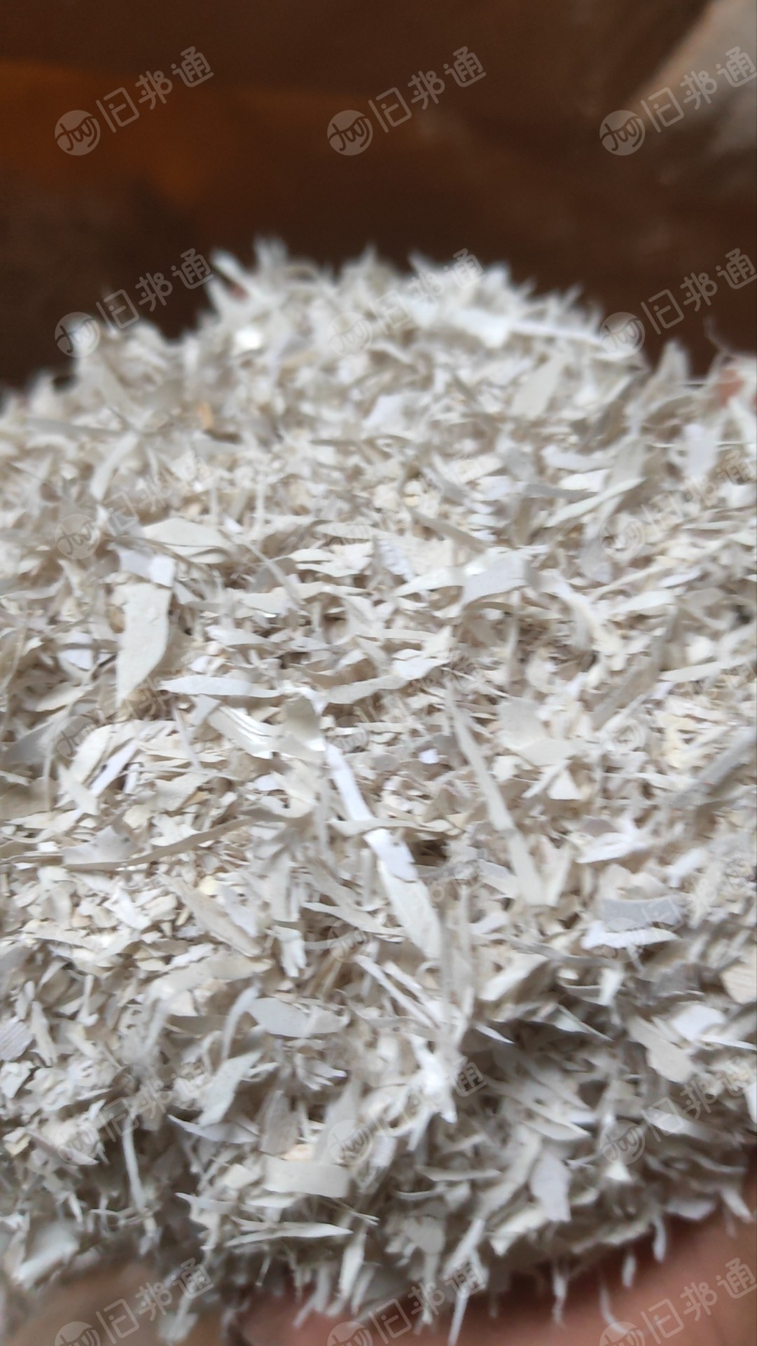 出售白色PVC壁纸破碎料,现货十几吨,纯的,可造粒,拉片,注塑用