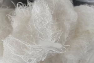 出售黑白涤纶废纱，干净无杂，可直接上机！