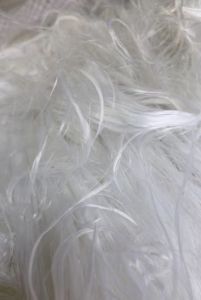 长期大量出售白色开花料，涤纶废丝、麻花丝、化纤废丝等开花料，长期有货